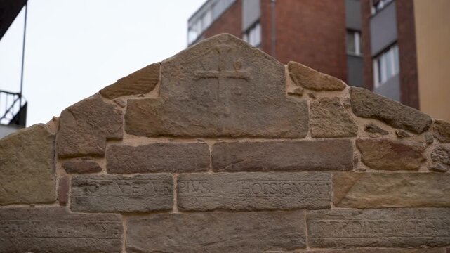 La Foncalada, &Uacute;nico ejemplo de construcci&oacute;n de car&aacute;cter civil del Prerrom&aacute;nico en un entorno urbano. Oviedo, Asturias, Espa&ntilde;a. Julio de 2026.