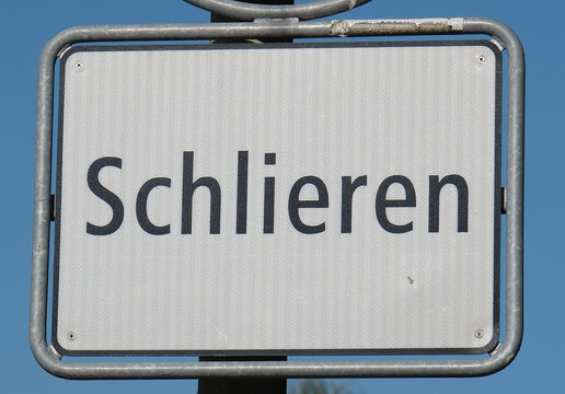 Ortsschild von der Stadt Schlieren am Stadtrand von Z&uuml;rich, Schlieren ist eine politische Gemeinde im Bezirk Dietikon des Kantons Z&uuml;rich
