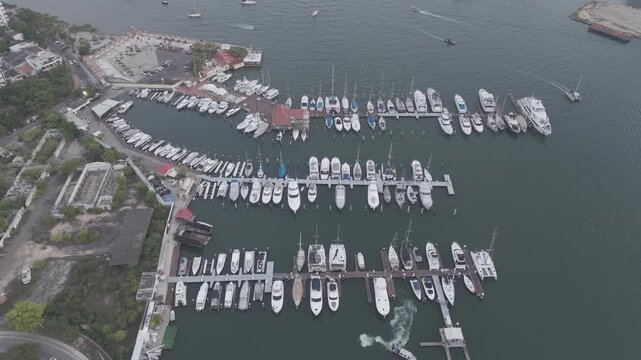 Videos D-Log de Cartagena: Manga, Fuerte del Pastelillo, Puente Rom&aacute;n y Getseman&iacute; | 4K D-Log Aerial Footage of Manga District, Pastelillo Fort, Roman Bridge and Getsemani, Colombia.