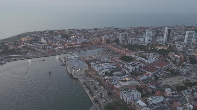 Videos D-Log de Cartagena: Manga, Fuerte del Pastelillo, Puente Rom&aacute;n y Getseman&iacute; | 4K D-Log Aerial Footage of Manga District, Pastelillo Fort, Roman Bridge and Getsemani, Colombia.