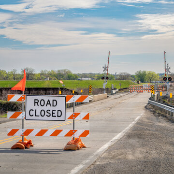 road construction and closure near Hamburg in southern Iowa