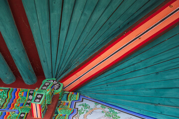 Traditional Korean dancheong pattern on wooden eaves with diagonal geometric lines. © 완수 안