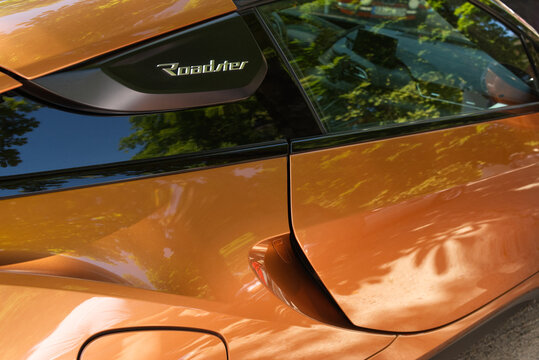 BMW i8 roadster Dihedral door