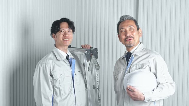 男性作業員のグループ。建設、工事、修理、業者、エンジニア、安全、人材、仕事、産業、チームワーク、仕事