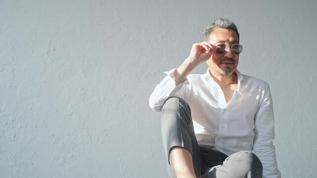 かっこいいミドルエイジ男性のポートレート。ファッション、おしゃれ、メンズ、イケおじ、モデル、撮影