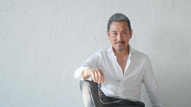 かっこいいミドルエイジ男性のポートレート。ファッション、おしゃれ、メンズ、イケおじ、モデル、撮影