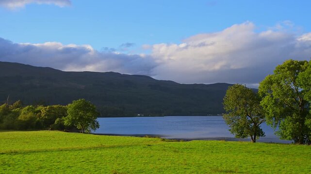 Loch Ness am Abend, Loch Ness, Schottland, Vereinigtes K&ouml;nigreich, Gro&szlig;britannien