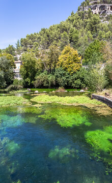 La rivi&egrave;re Sorgue &agrave; Fontaine-de-Vaucluse
