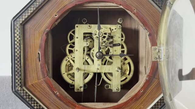 振り子時計（3時,15時）