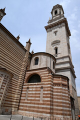 Fototapeta premium Clocher de la cathédrale Santa Maria Matricolare de Vérone