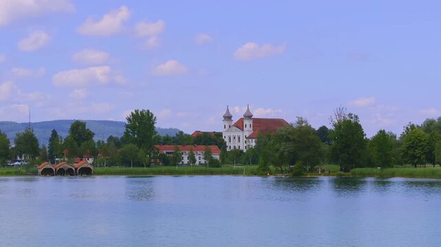 Schlehdorf am Kochelsee, Kloster Schlehdorf, Alpenvorland, Blaues Land, Kochel, Oberbayern, Bayern, Deutschland