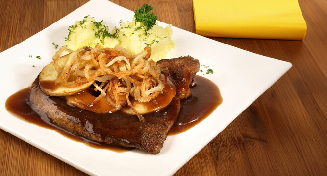 Veal Liver with Apples and fried Onions mashed Potatoes