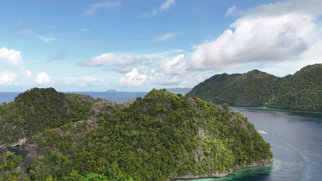 landscape, view, cloud, panorama, travel, summer, nature, sky, sea, raja ampat, papua, forest, green, bandaneira, mountain, grass, clouds, mountains, rural, tree, countryside, autumn, horizon, sun, su