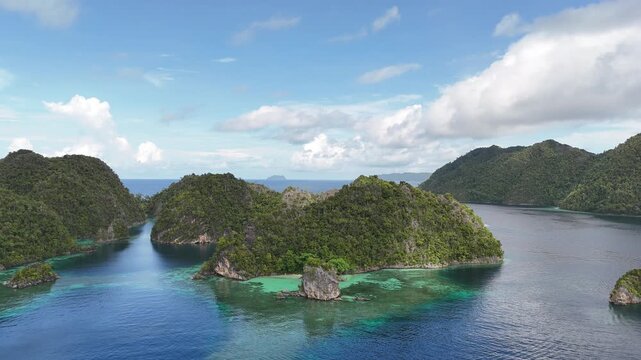 landscape, view, cloud, panorama, travel, summer, nature, sky, sea, raja ampat, papua, forest, green, bandaneira, mountain, grass, clouds, mountains, rural, tree, countryside, autumn, horizon, sun, su