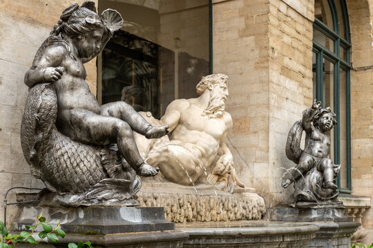 Brussels, Belgium: Grand Place, sculpture at inner courtyard of town hall