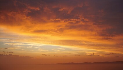 Fototapeta premium Vibrant Sunset Over Ocean with Dramatic Clouds and Warm Hues