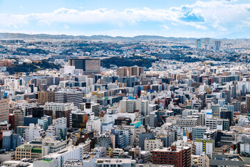 高層ビルやマンションが密集する大都市のクローズアップ俯瞰 © taka