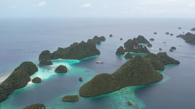 landscape, view, cloud, panorama, travel, summer, nature, sky, sea, raja ampat, papua, forest, green, bandaneira, mountain, grass, clouds, mountains, rural, tree, countryside, autumn, horizon, sun, su