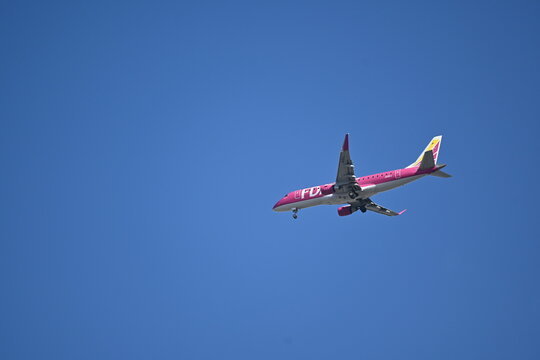 2021年11月23日　名古屋市上空を飛ぶFDAの飛行機
