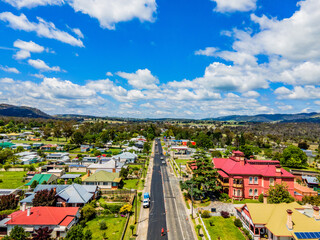 Naklejka premium An aerial view at Tenterfield, Australia on a sunny day. with colorful buildings 