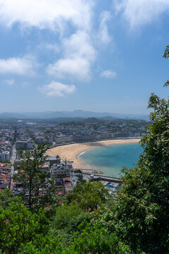 Panoramic view of La Concha beach and San Sebasti&aacute;n city from a high vantage point