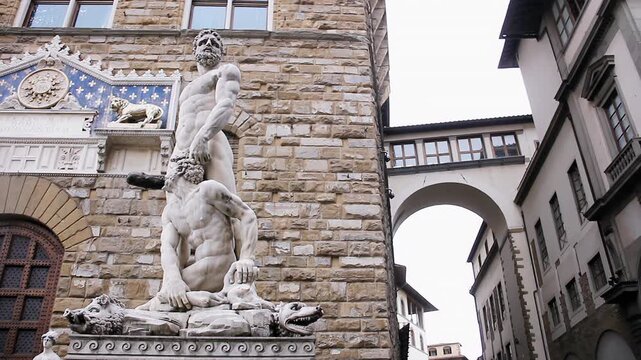 Hercules and Cacus Statue and Vasari Corridor in Piazza della Signoria Florence - 4K
