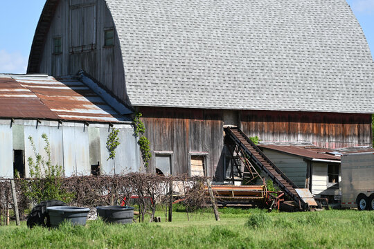 Abandoned Old Barn