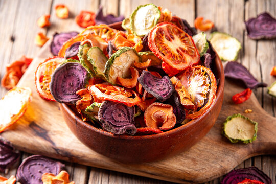 Healthy alternative for traditional potato chips, snack dry vegetables chips, raw organic dehydrated veggies - beets, carrots, zucchini, kale, tomatoes, 