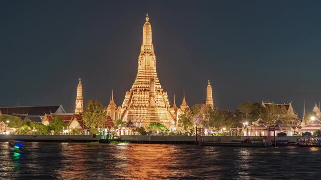 tourist attractions in the city park of Bangkok City, 
The most beautiful Viewpoint Wat Arun,Buddhist temple in Bangkok, Thailand 