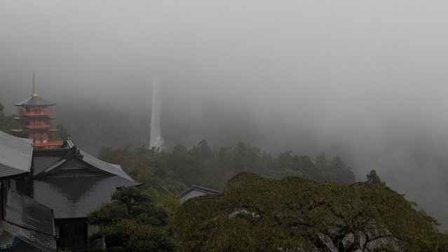 那智の滝と那智山青岸渡寺三重塔
