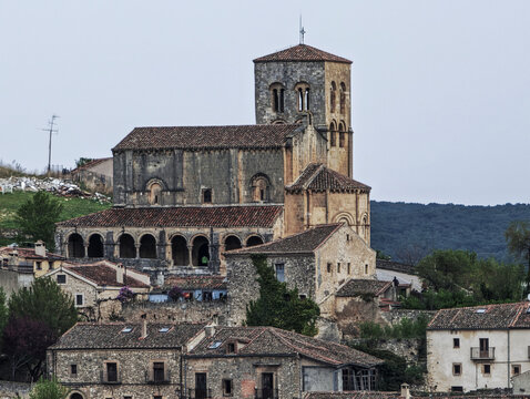 San salvador church dominating sep&uacute;lveda village in spain