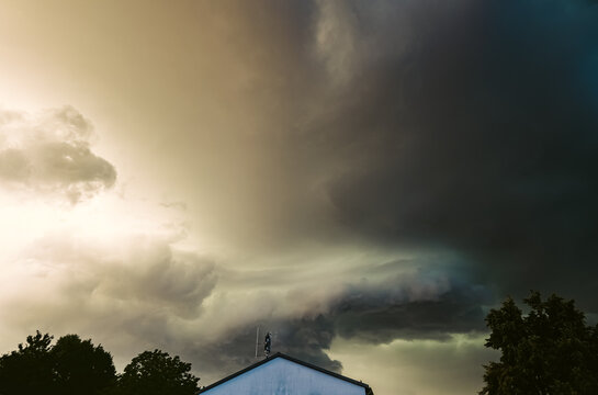 Aufziehendes Gewitter in den Abendstunden