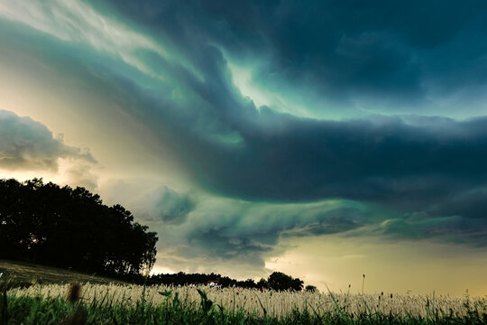 Aufziehendes Gewitter in den Abendstunden