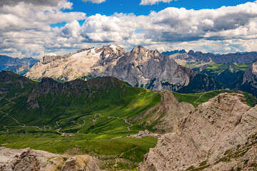 Widok z Sass Pordoi w kierunku Marmolady, Dolomity, Włochy © Paweł Mielko