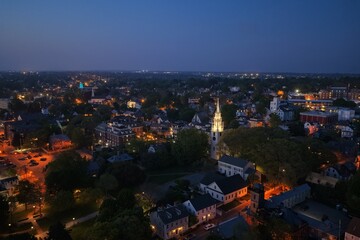 Obraz premium Twilight aerial view of Newport Rhode Island with church steeple and Pell Bridge at dusk. g.