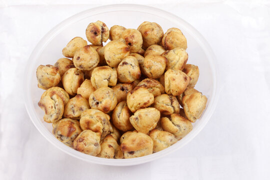 a bowl nastar on white table