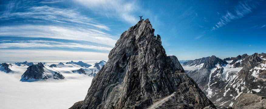 Greenland, Schweizerland, Kulusuk, mountaineer on mountaintop