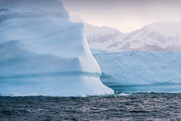 Natural scenery of sea icebergs in the South Georgia Islands of the Atlantic Ocean © Chenxiaoyang