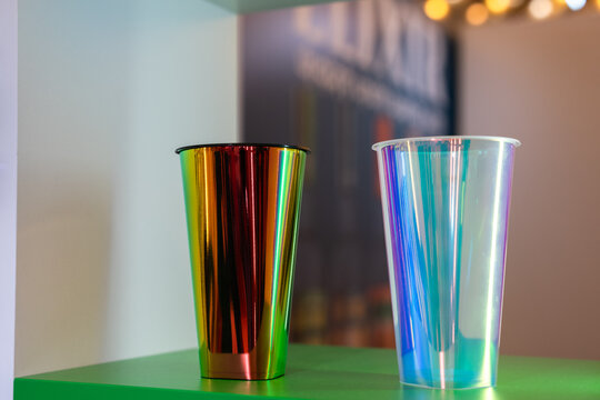 Disposable plastic utensils arranged on a clean surface, representing convenient single-use cutlery for food service, takeaway meals, events, and everyday disposable dining solutions.