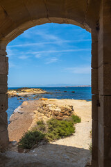 Fototapeta premium Tabarca island archway framing mediterranean sea coastline