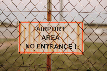 airpot area, no entrance © rozentuzjazmowany