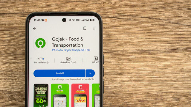 KULIM,MALAYSIA - JULY 13TH,2026 : Top view of a mobile smartphone screen displaying the Gojek Food and Transportation super app available on the Google Play Store app marketplace.