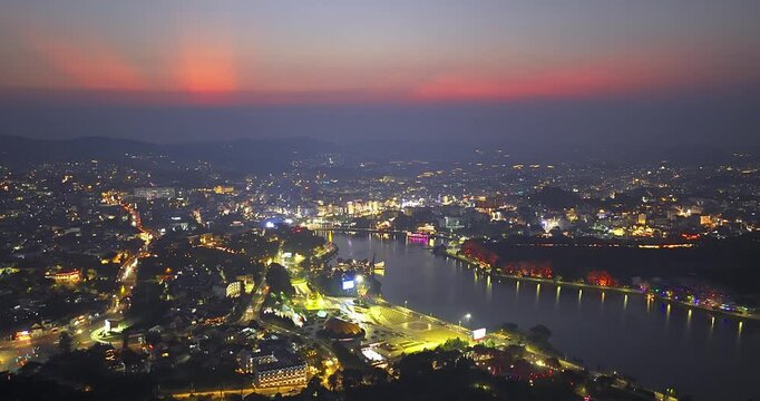 Breathtaking twilight panorama of Lam Vien Square beside Xuan Huong Lake in Da Lat, Vietnam captured under a colorful sunset sky.