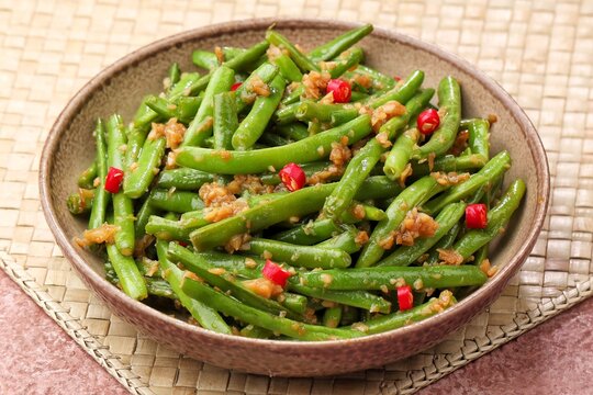 Tumis Buncis Bawang Putih. Sauteed Baby green Beans with Garlic