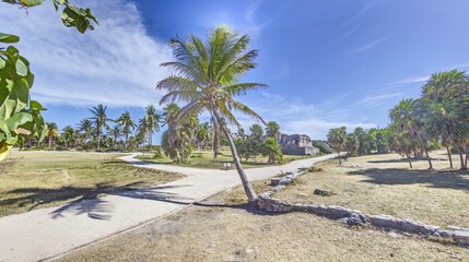 Fototapeta premium Tulum Ruins with Palm Trees on Caribbean Coast