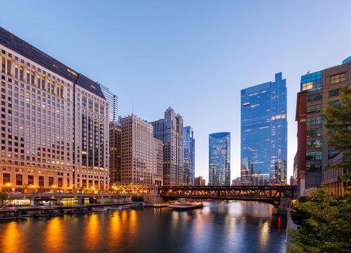 Scenic view of downtown Chicago during sunset
