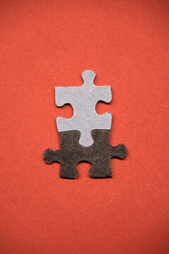 two puzzle pieces that fits perfectly toghether