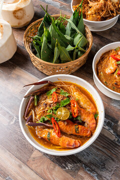 Malaysian Spicy Prawn Mee Udang Galah Noodle Soup