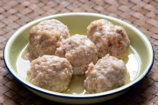 chinese steamed pork meatballs