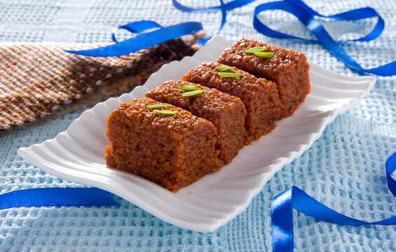 Habshi Halwa is a delicious dessert prepared by pure Desi Ghee, pure milk and sugar.